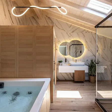 Villa Salina - With Private Heated Eco-pool, Sauna & Jaccuzi Hot Tub *